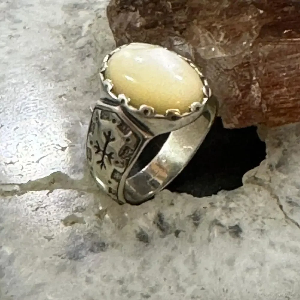Carolyn Pollack Sterling Oval Mother of Pearl Decorated Shield Ring For Women